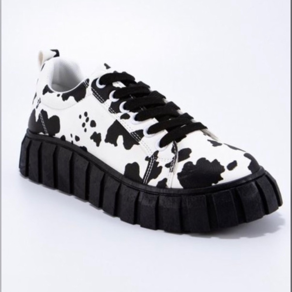 8 last in stock. I’m A Cow Sneakers!!! 🐮 - Picture 3 of 3